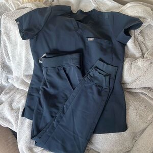 Figs small Zamora Joggers in Dark Harbour.